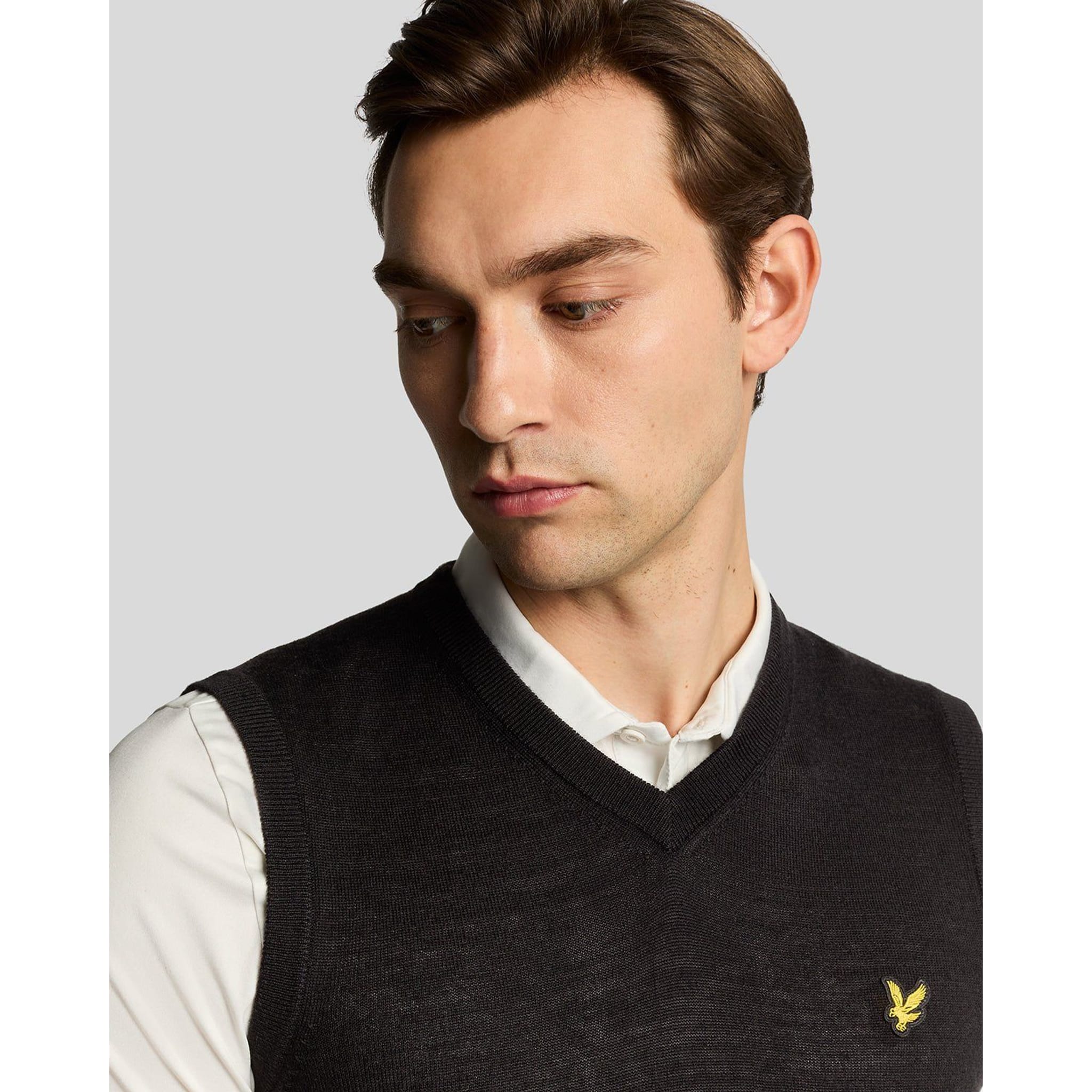 Lyle & Scott Merino Blend Knitted V-Neck Vest Herren
